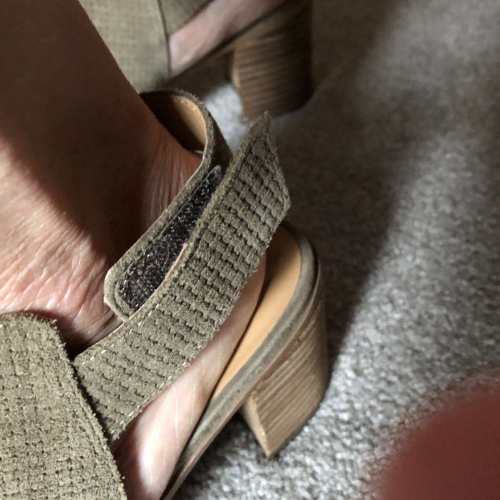 Sandals - Picture 6 of 9